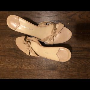 Nine West natural slides w/ heels